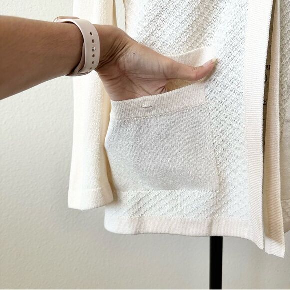 Vintage St. John Cream Knit Open Cardigan with Subtle Gold Details Size 6 - Picture 4 of 7